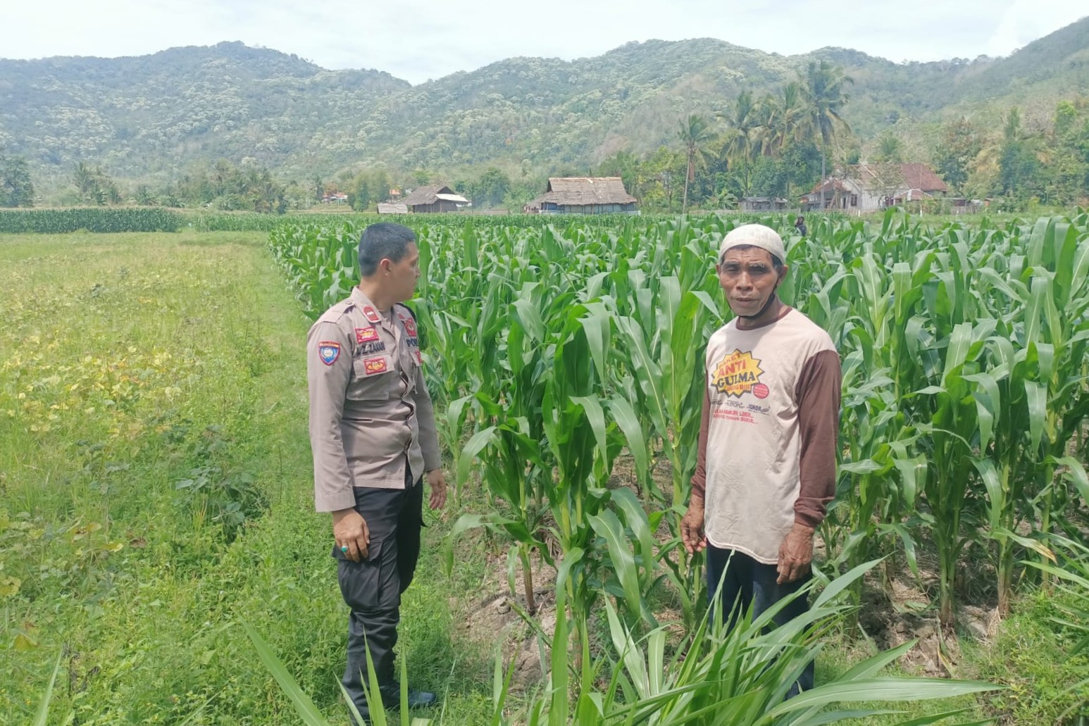 Bhabinkamtibmas Dorong Kemandirian Pangan di Desa Kuripan Selatan (1) Sosialisasi Ketahanan Pangan di Dusun Pelabu: Polri Ajak Warga Manfaatkan Lahan Produktif