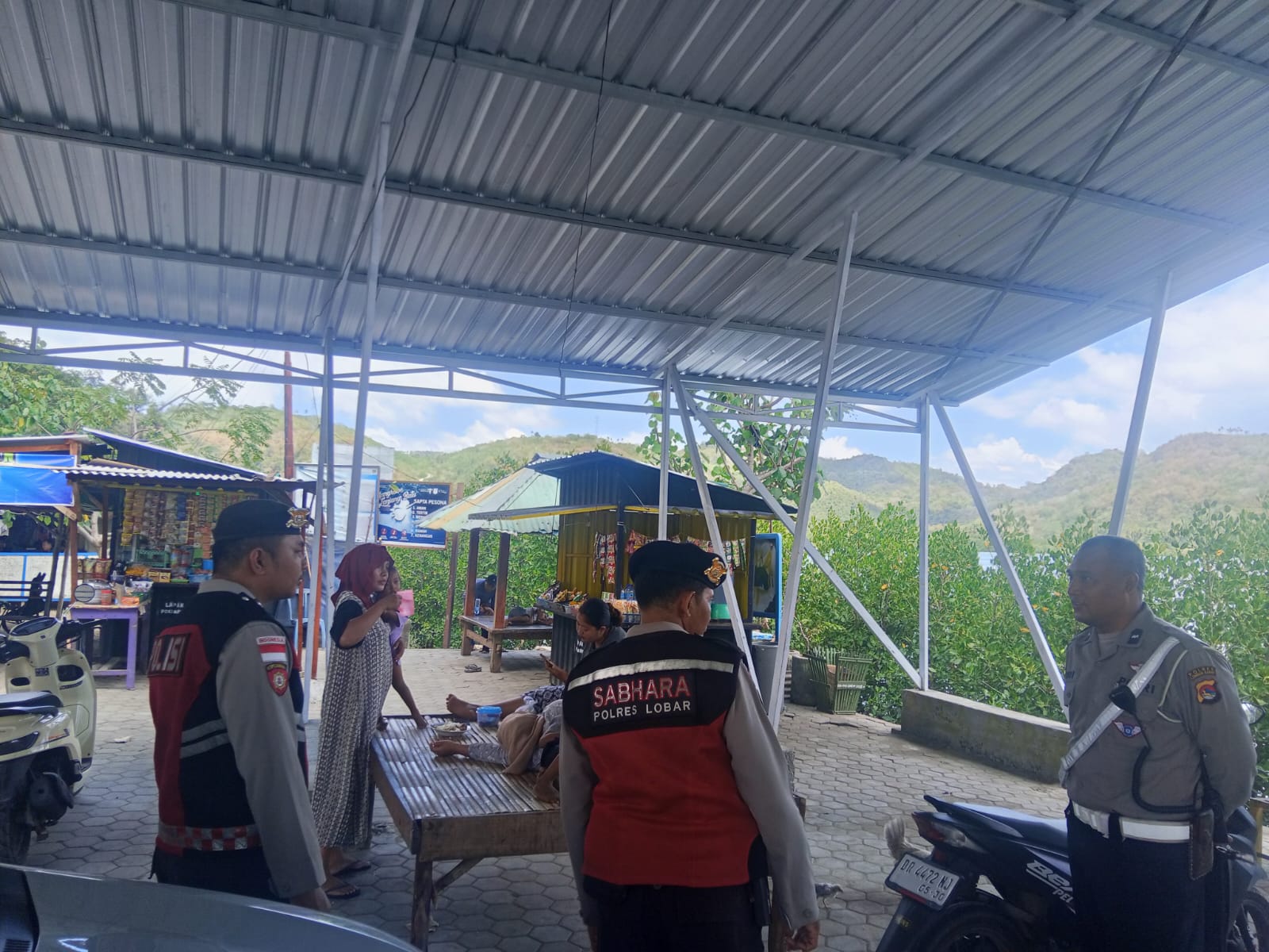 WhatsApp Image 2025-09-21 at 13.38.45 Sinergi Polisi dan Warga: Patroli Dialogis di Ekowisata Mangrove Sekotong Berjalan Lancar