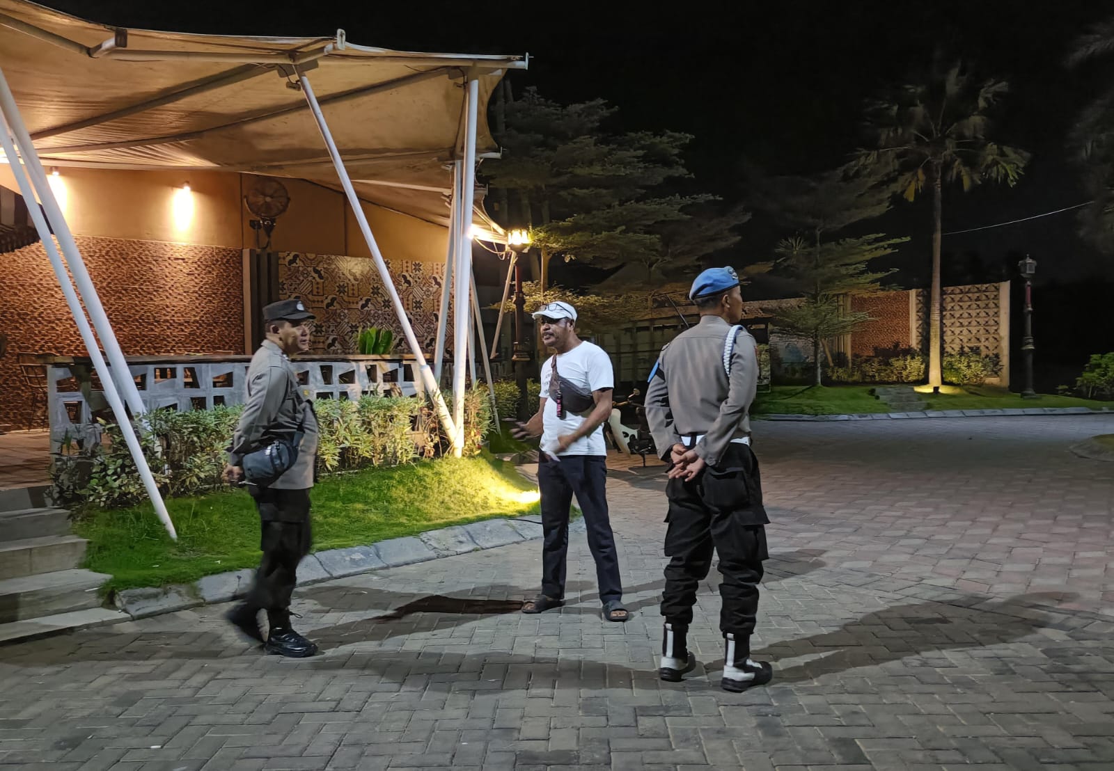 WhatsApp Image 2025-09-25 at 04.35.56 Perumahan Kuranji dan Telagawaru Jadi Fokus Patroli Malam Polsek Labuapi