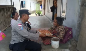 Bhabinkamtibmas Buwun Mas Hadirkan Bantuan Bergizi untuk Warga Sekotong
