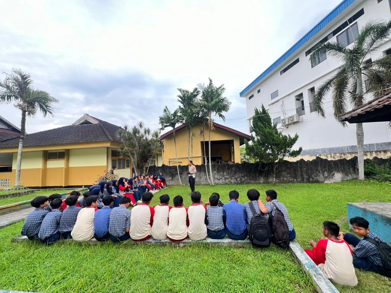 WhatsApp Image 2025-10-29 at 09.30.45_result PKS SMPN 1 Lembar Jadi Teladan Keselamatan Berlalu Lintas di Lombok Barat