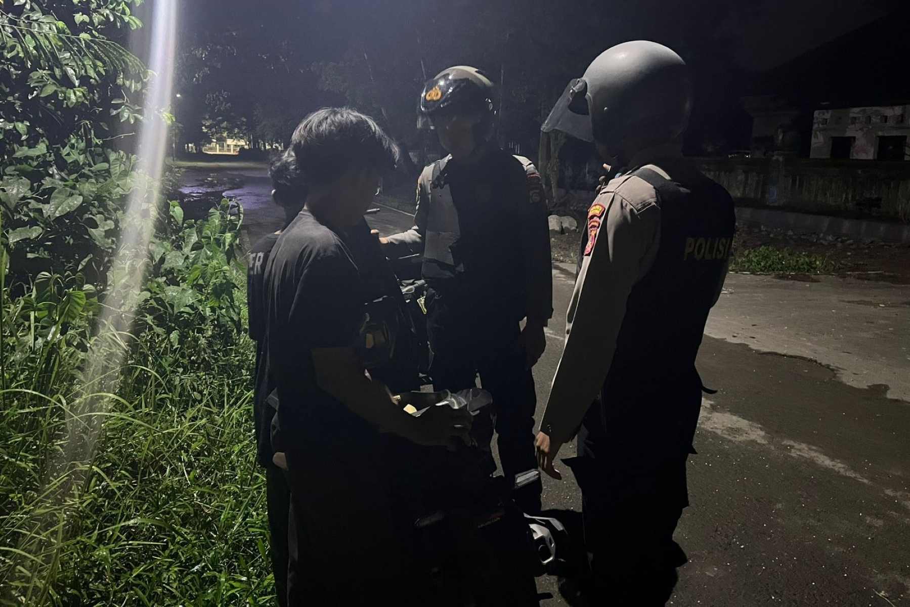 Polisi Patroli Dini Hari di Gerung, Sasar Jam Rawan Kriminalitas